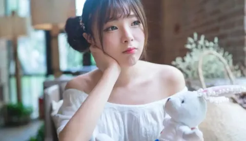 梁小龙离世