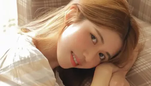 女子只有前牙