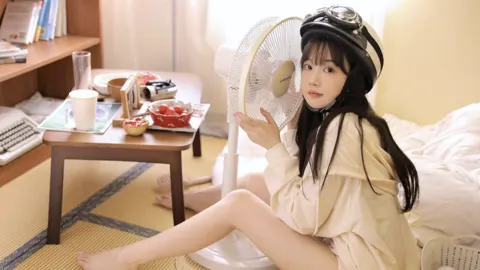 男童挡电梯20秒引发互殴
